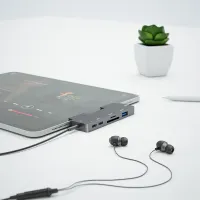 USB-C Hub with PD Charging & HDMI thumbnail 1