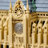 LEGO Notre Dame Cathedral 21061 thumbnail 4