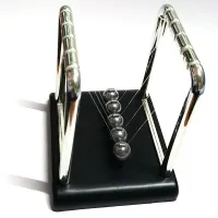 Newton's Cradle Swinging Balls Desk Toy thumbnail 1