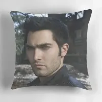 Чохол для декоративної подушки Derek Hale thumbnail 3