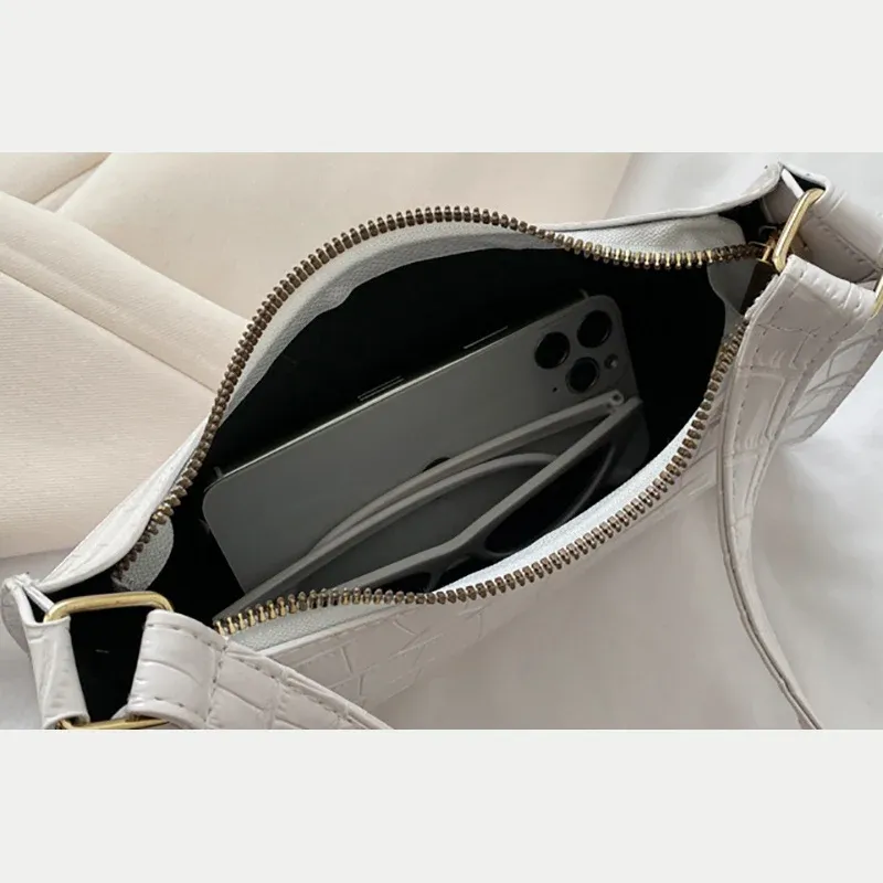 Alligator Pattern PU Leather Underarm Bag 4