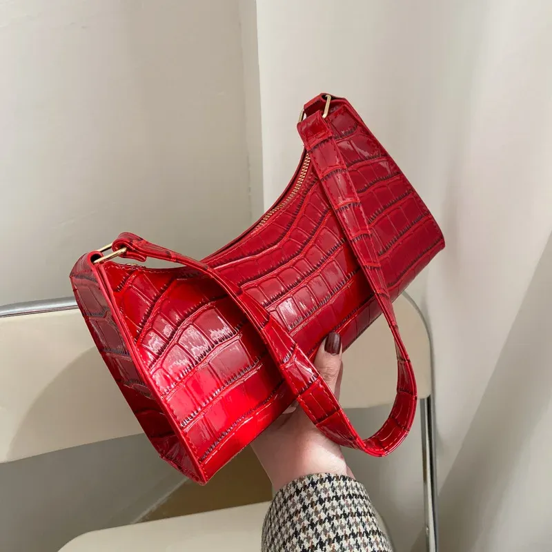 Alligator Pattern PU Leather Underarm Bag 3