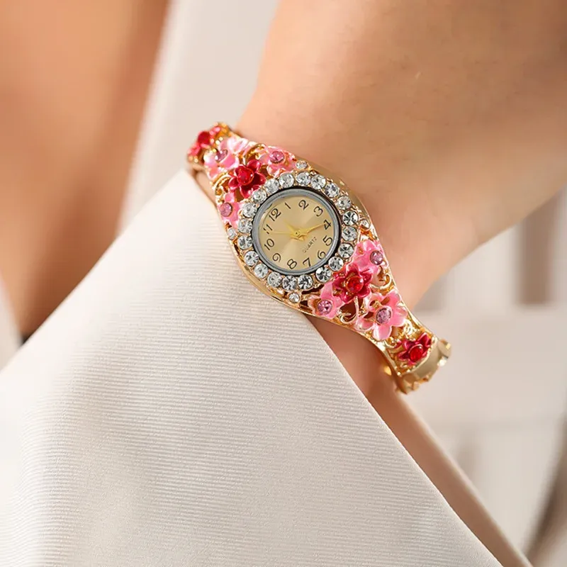 Retro Flower Diamond Ladies Quartz Wristwatch 6
