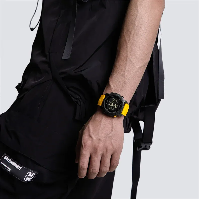 NAVIFORCE Men's Water-Resistant Silicone Strap Watch 2