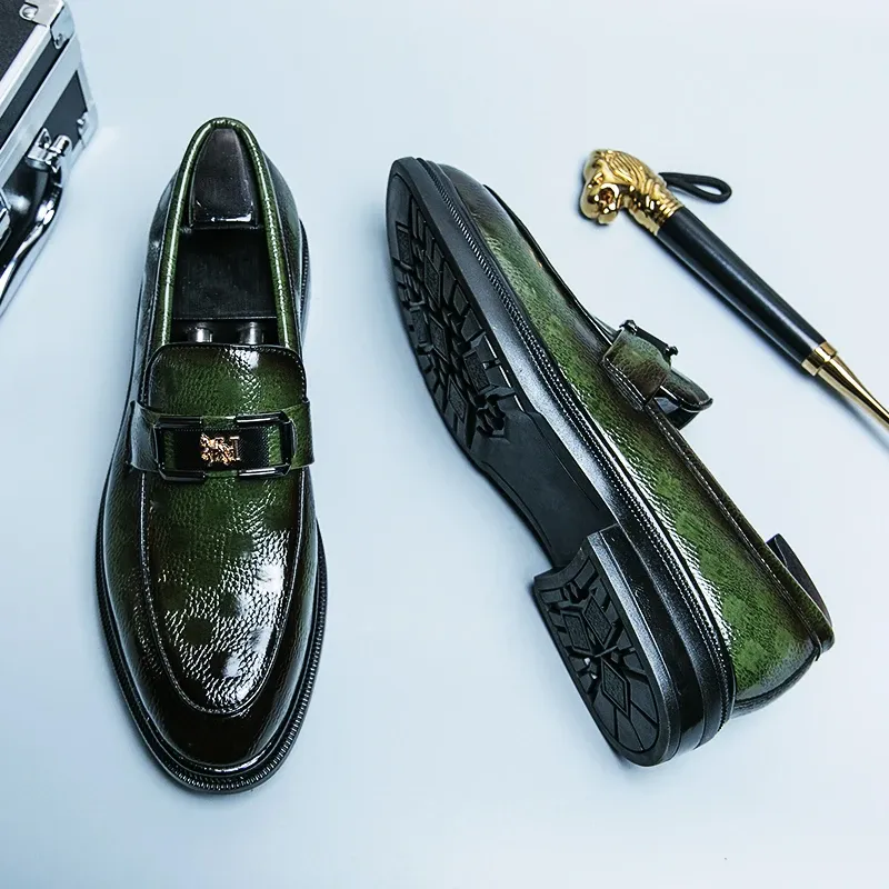 British Style Emerald Pointed Leather Loafers 1
