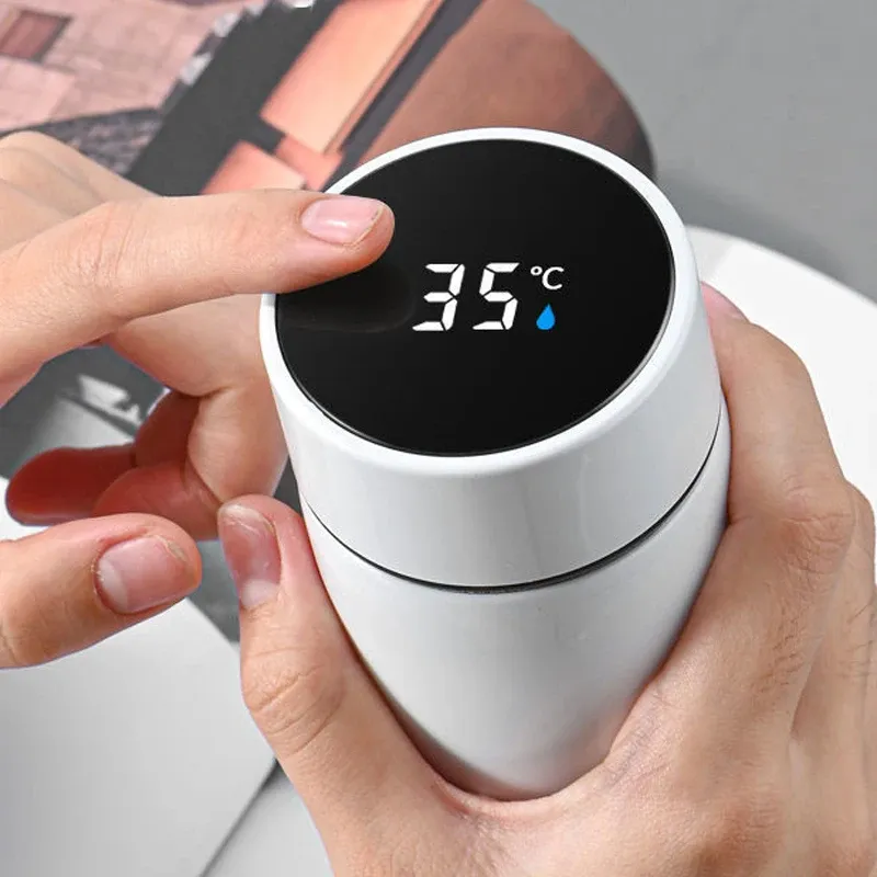 Smart Thermos with Temp Display 1