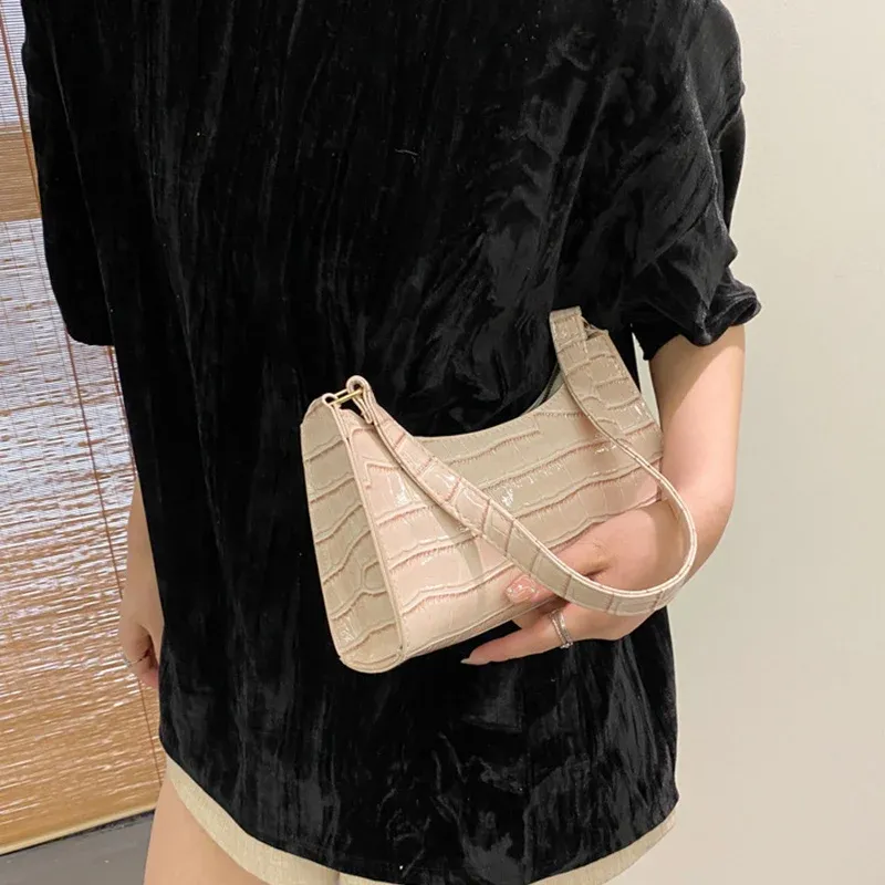 Alligator Pattern PU Leather Underarm Bag 6