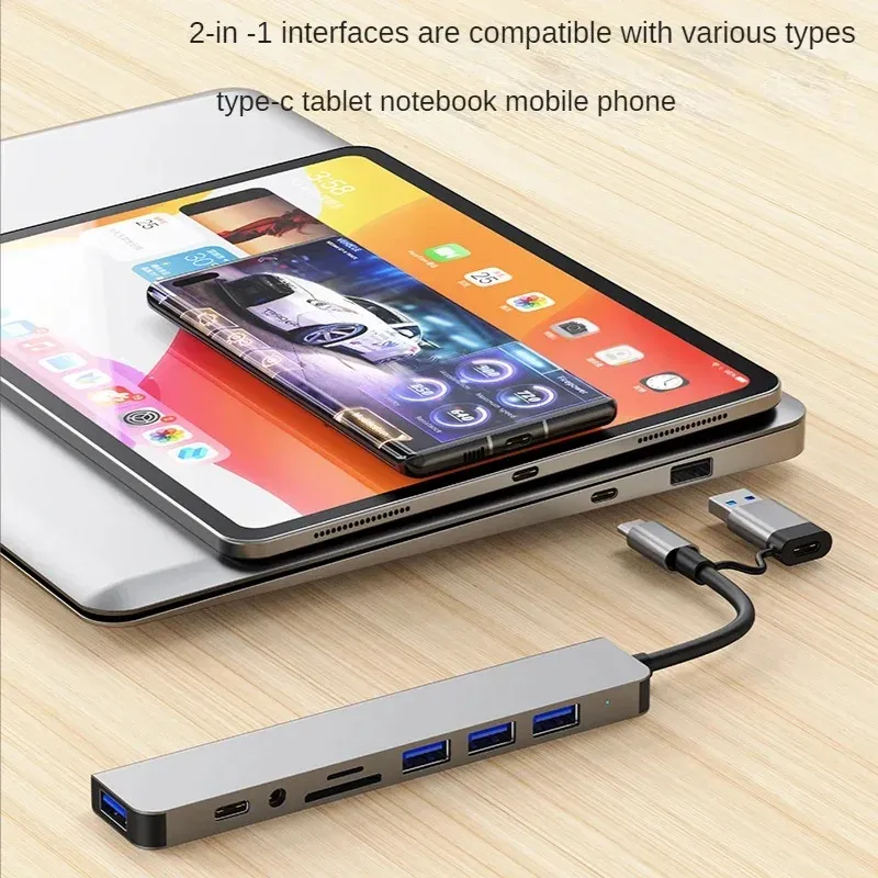 USB-C Hub with Card Reader & Audio 3