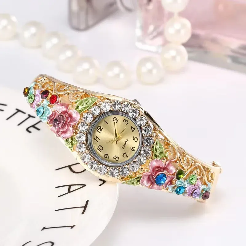Retro Flower Diamond Ladies Quartz Wristwatch 5